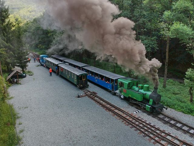 Narrow gauge railways as attractions and gates to nature